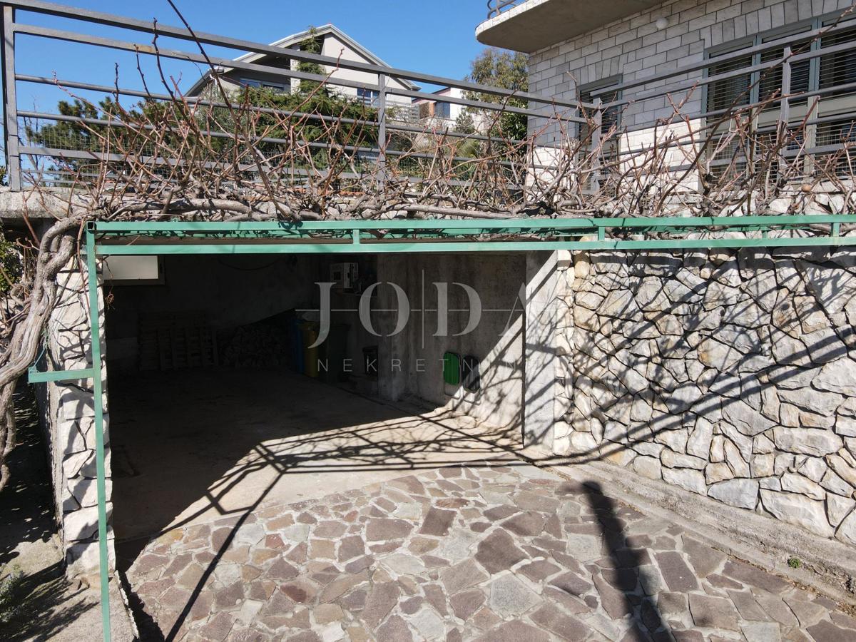 Casa con 2 appartamenti e vista panoramica