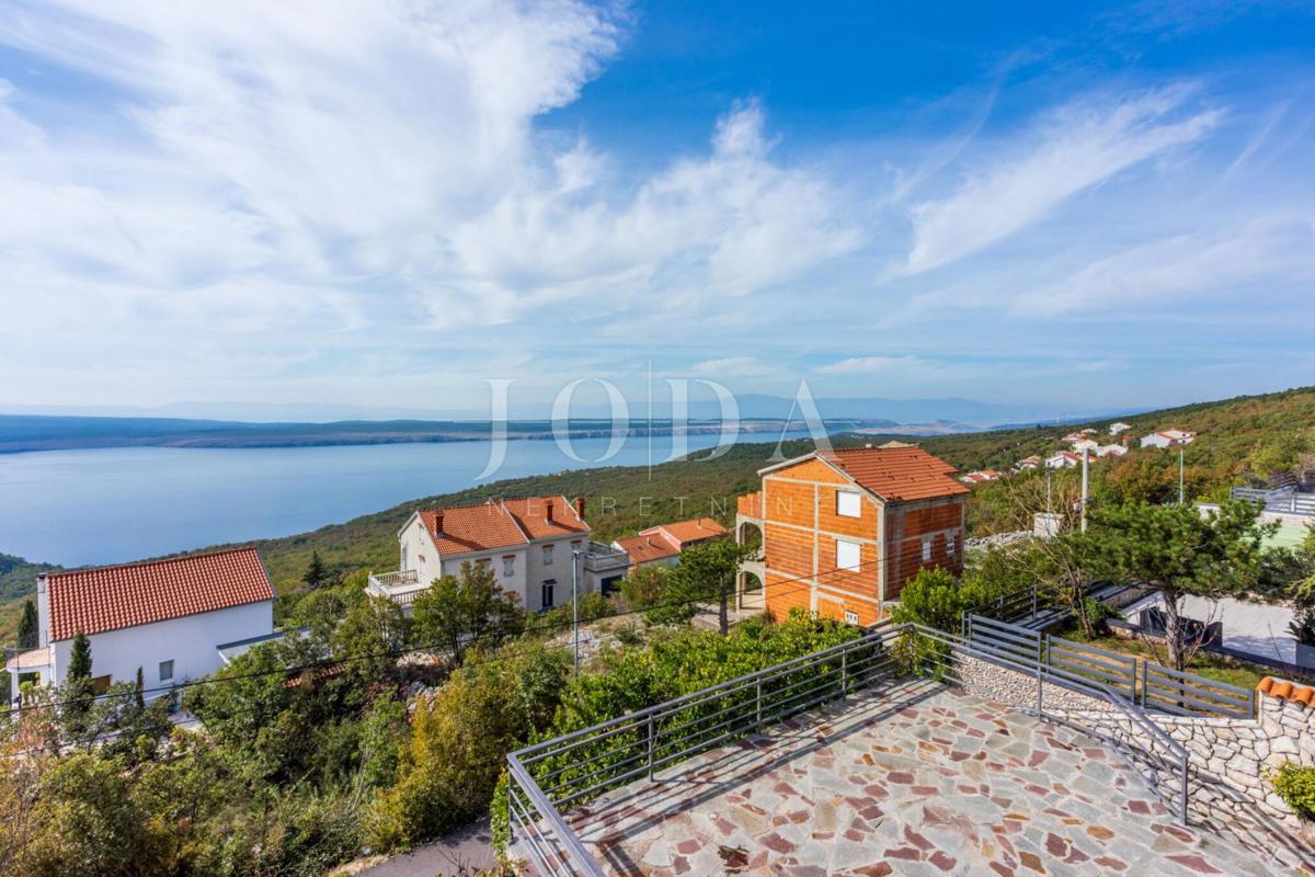 Casa con 2 appartamenti e vista panoramica