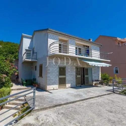 Casa con 2 appartamenti e vista panoramica