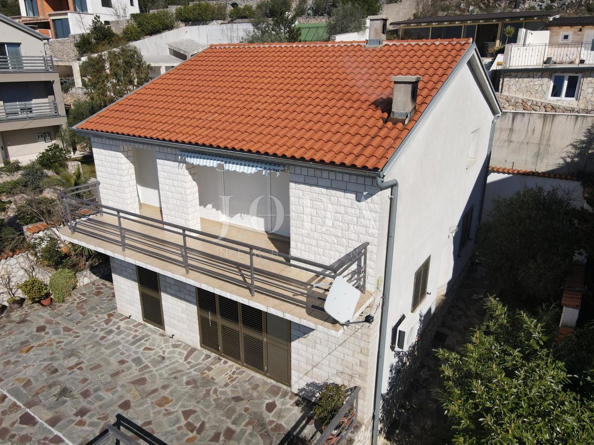 Casa con 2 appartamenti e vista panoramica