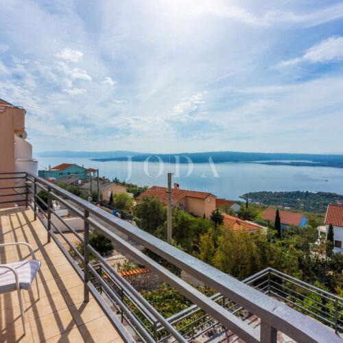 Casa con 2 appartamenti e vista panoramica