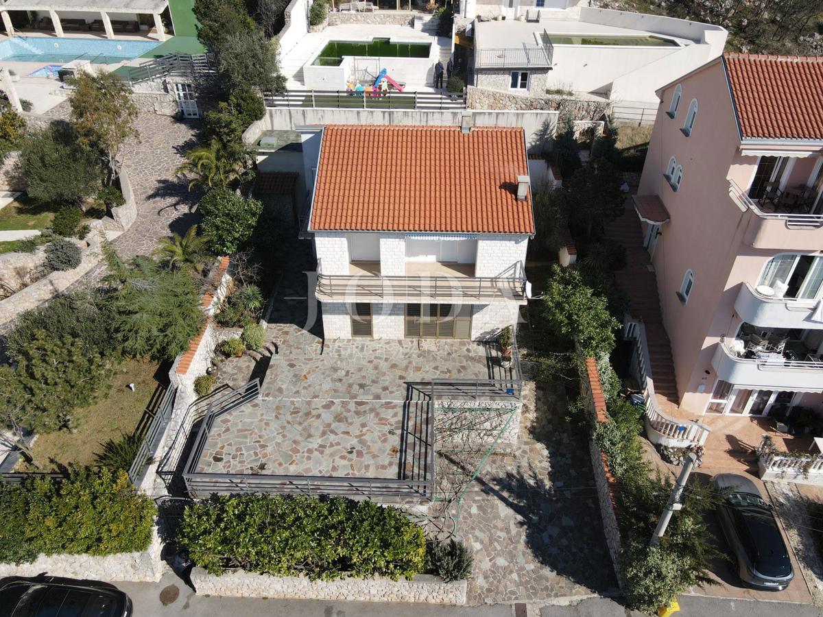 Casa con 2 appartamenti e vista panoramica