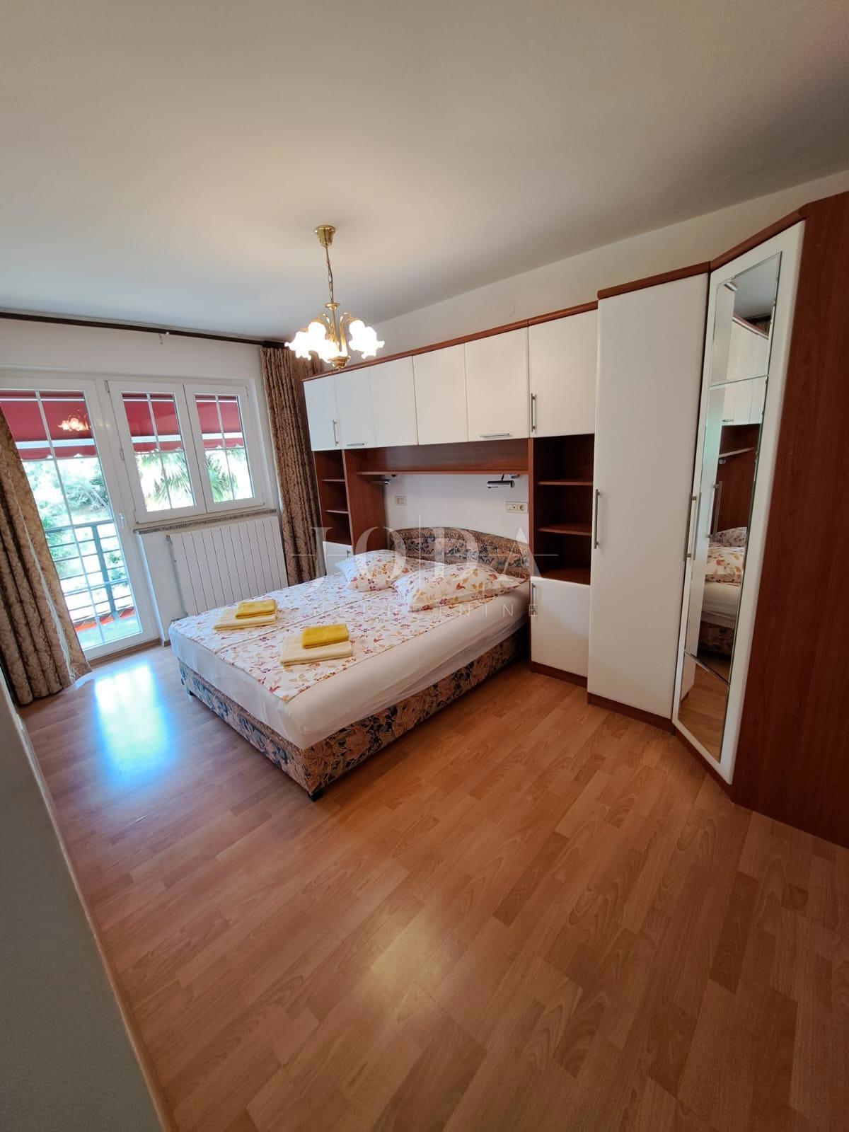 Beautiful house with 4 residential units, Vrbnik