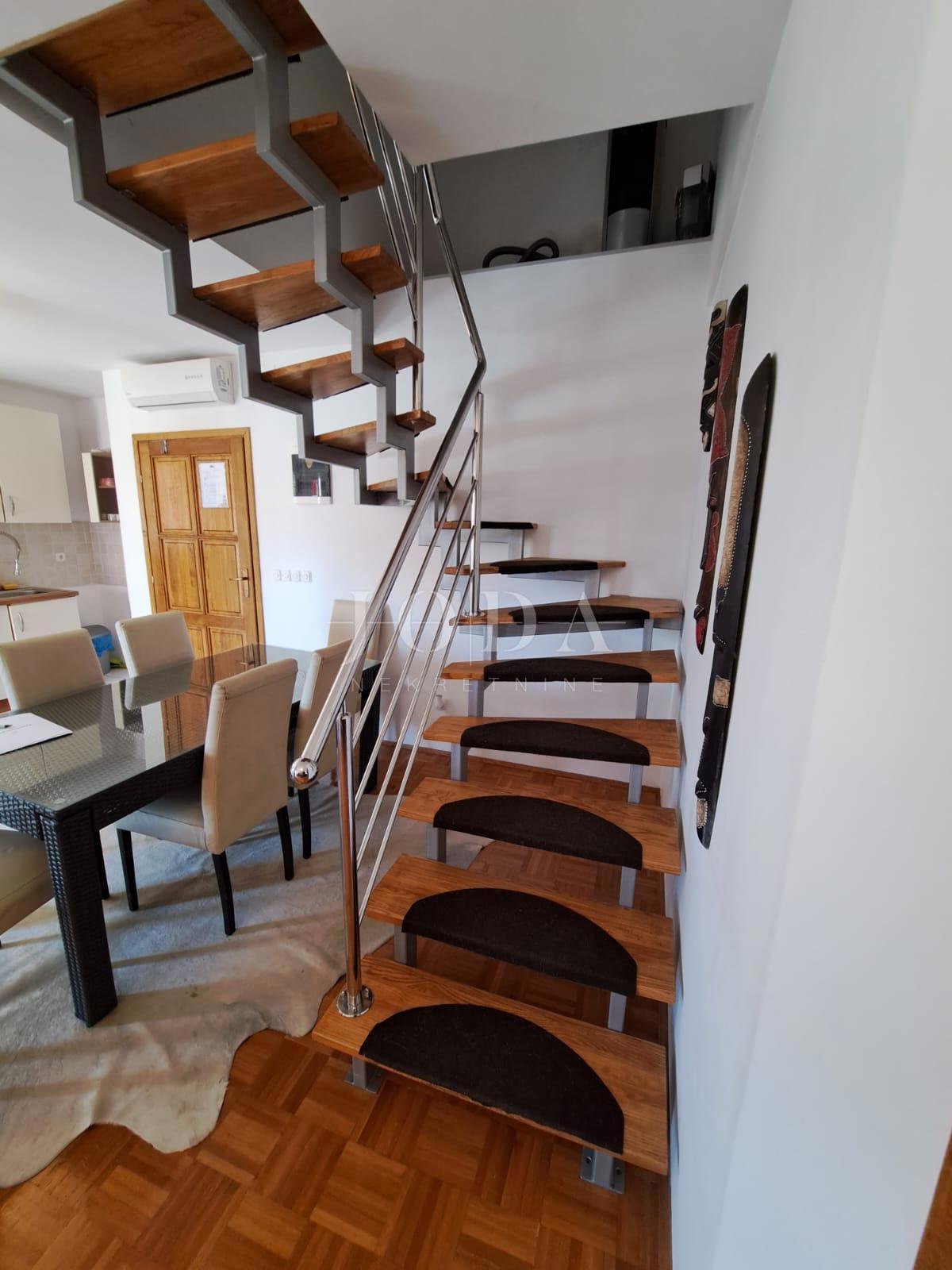 Apartment on two floors with a garden in the city of Krk