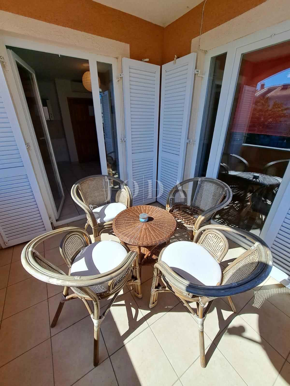 Apartment on two floors with a garden in the city of Krk