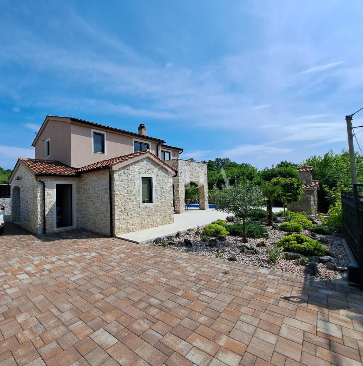 Bellisima villa con piscina, vicino di Malinska