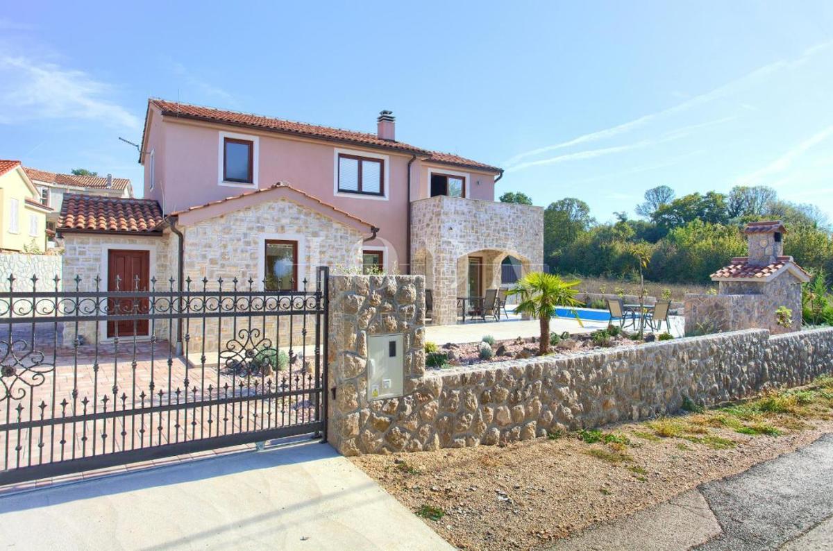 Bellisima villa con piscina, vicino di Malinska