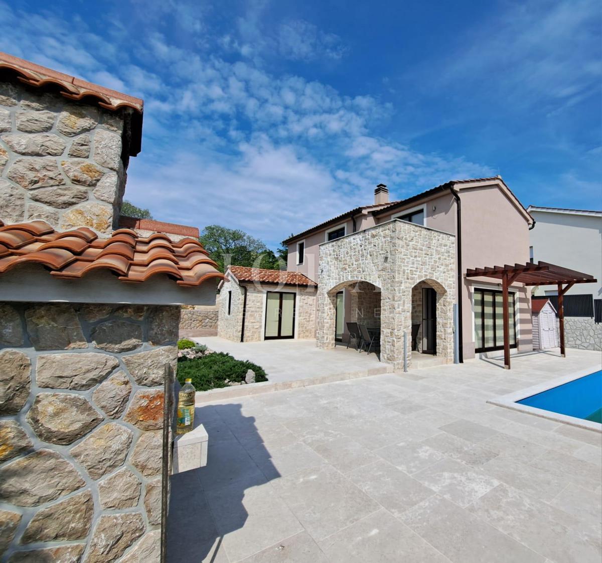 Bellisima villa con piscina, vicino di Malinska