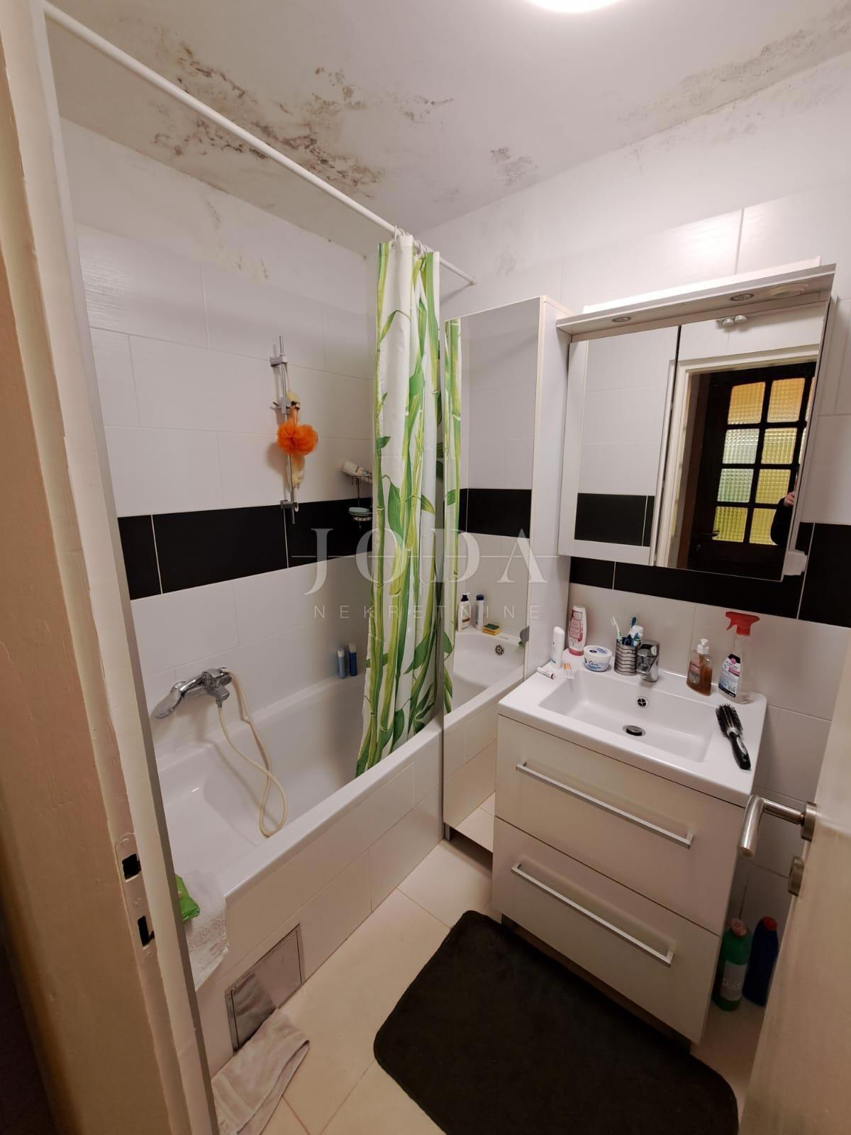 Detached house with a large garden - Njivice, island of Krk