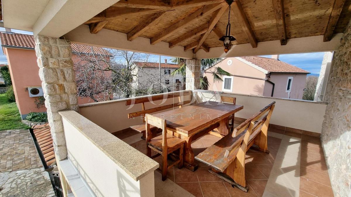 Casa rustica in pietra con piscina, Malinska, dintorni