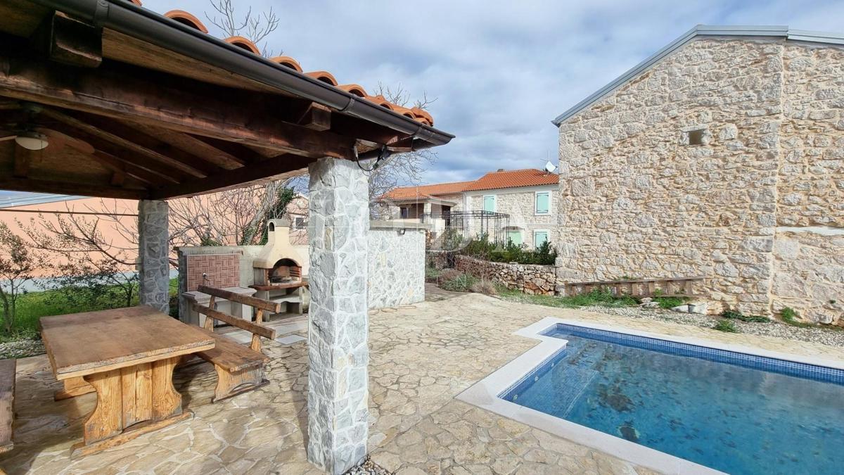 Casa rustica in pietra con piscina, Malinska, dintorni
