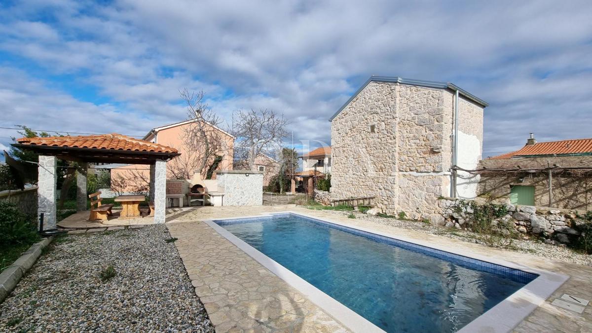 Casa rustica in pietra con piscina, Malinska, dintorni