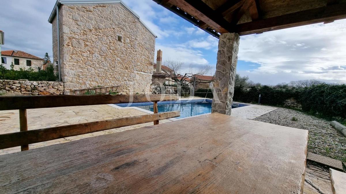 Casa rustica in pietra con piscina, Malinska, dintorni