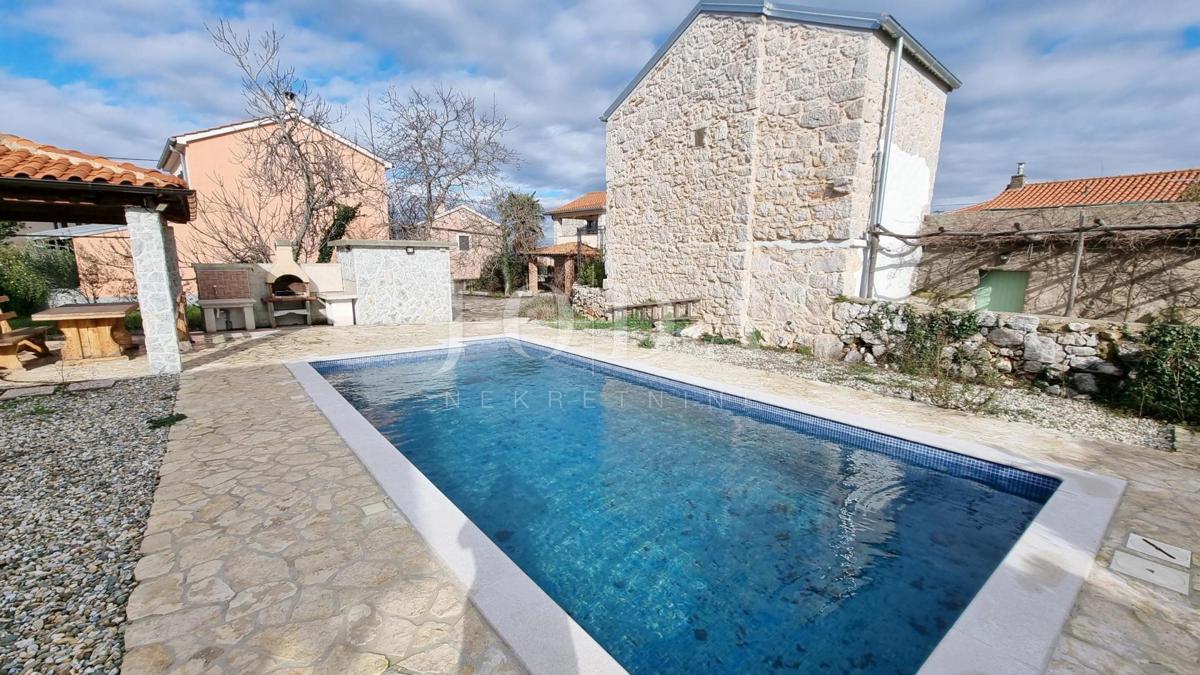 Casa rustica in pietra con piscina, Malinska, dintorni