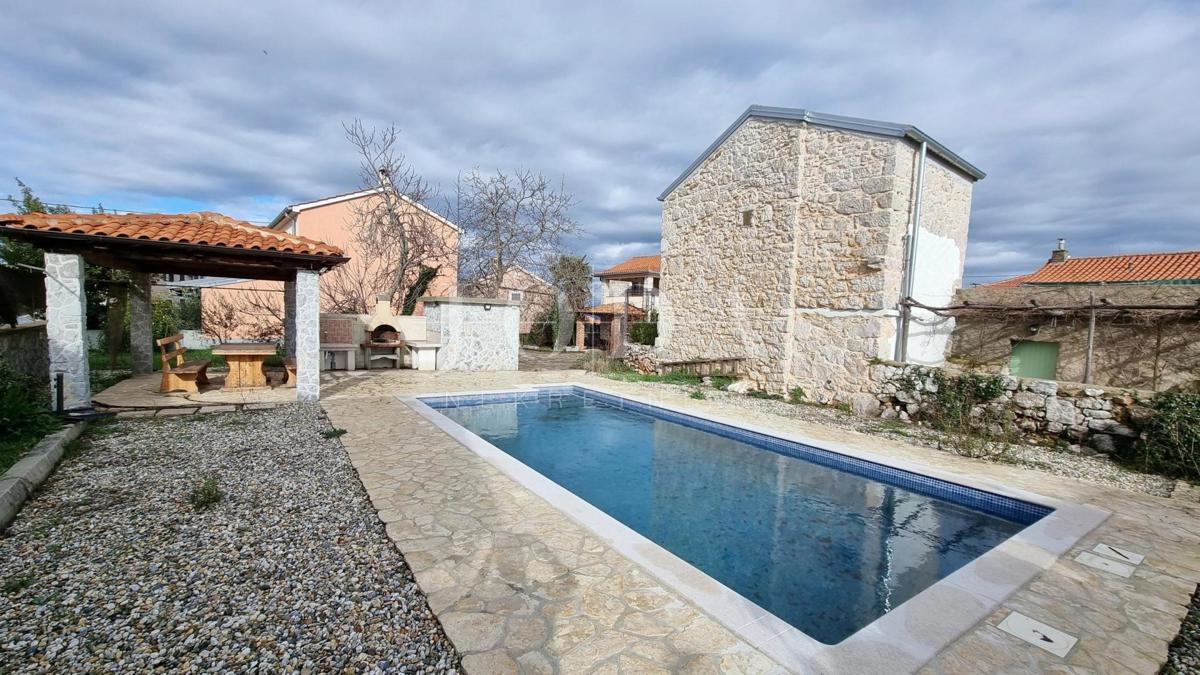 Casa rustica in pietra con piscina, Malinska, dintorni