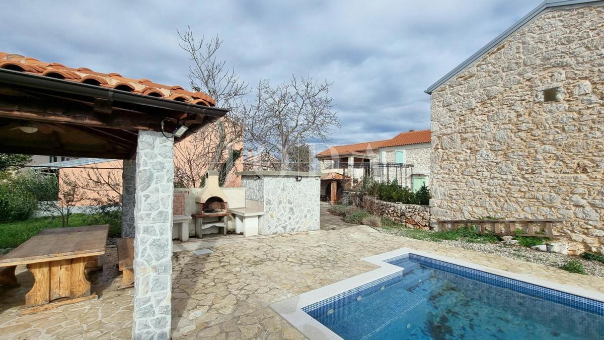 Casa rustica in pietra con piscina, Malinska, dintorni