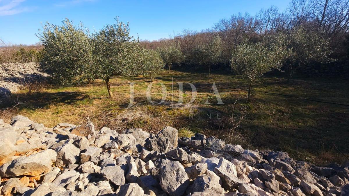 Malinska - terreno con vista mare vicino alla spiaggia