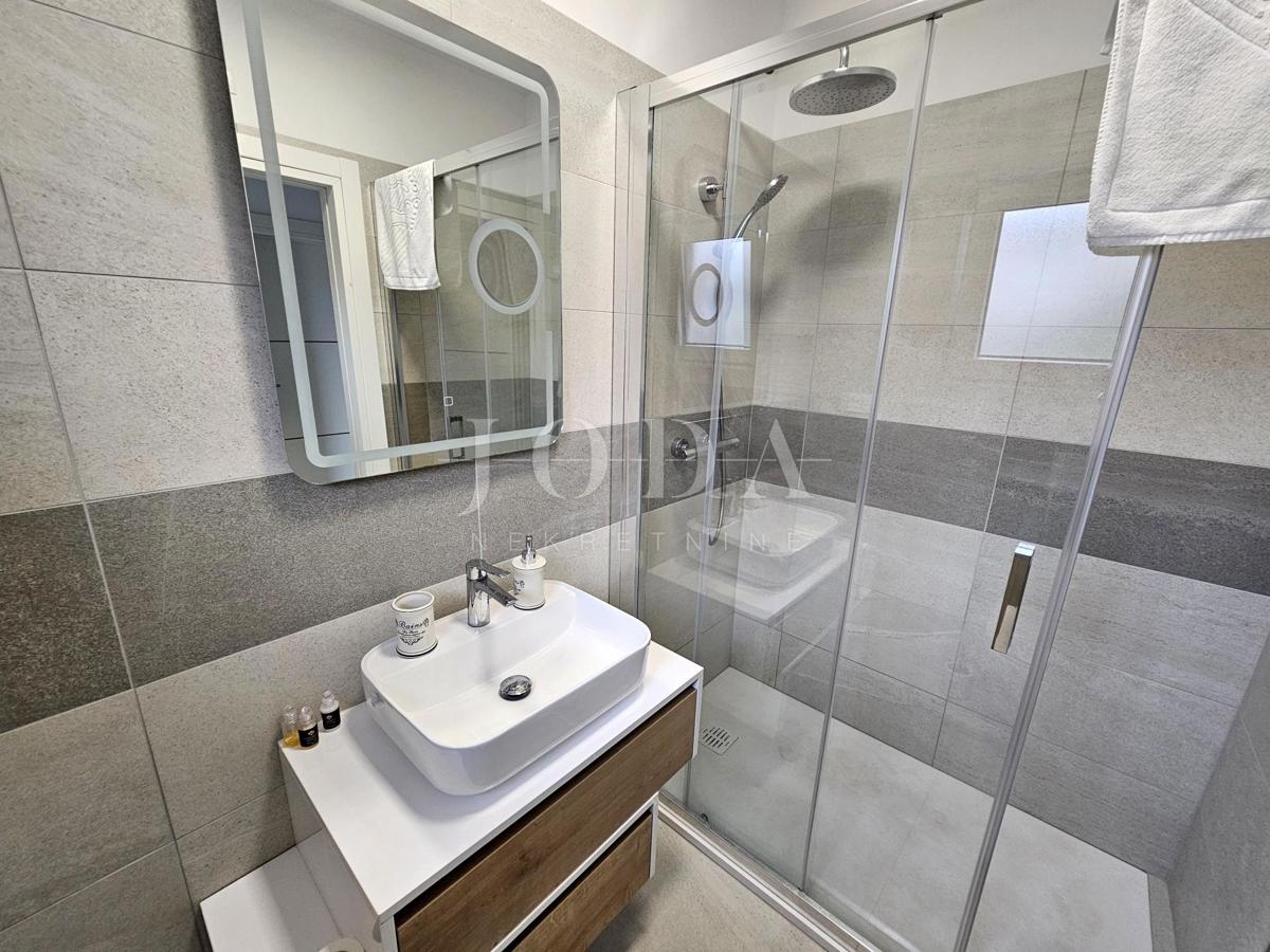 Casa bifamiliare in ottima posizione, Malinska centro