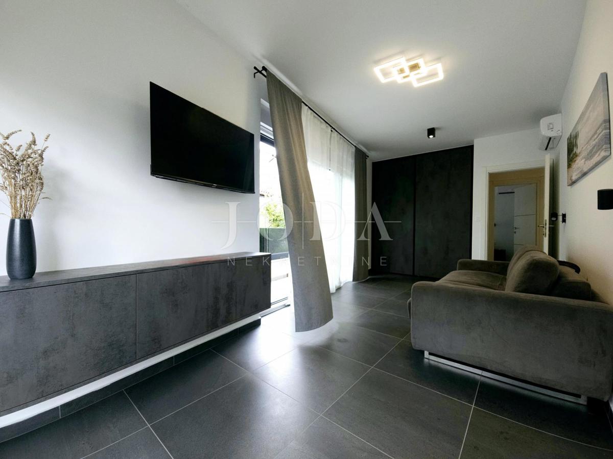 Casa bifamiliare in ottima posizione, Malinska centro