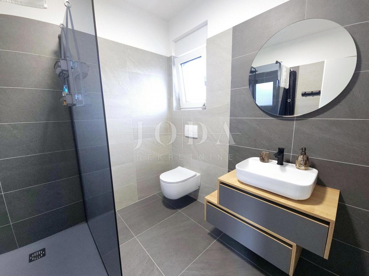 Casa bifamiliare in ottima posizione, Malinska centro