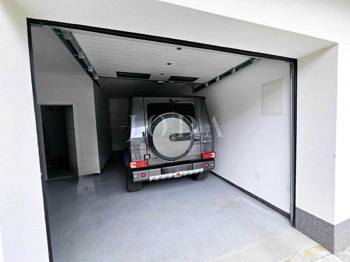 Casa bifamiliare in ottima posizione, Malinska centro