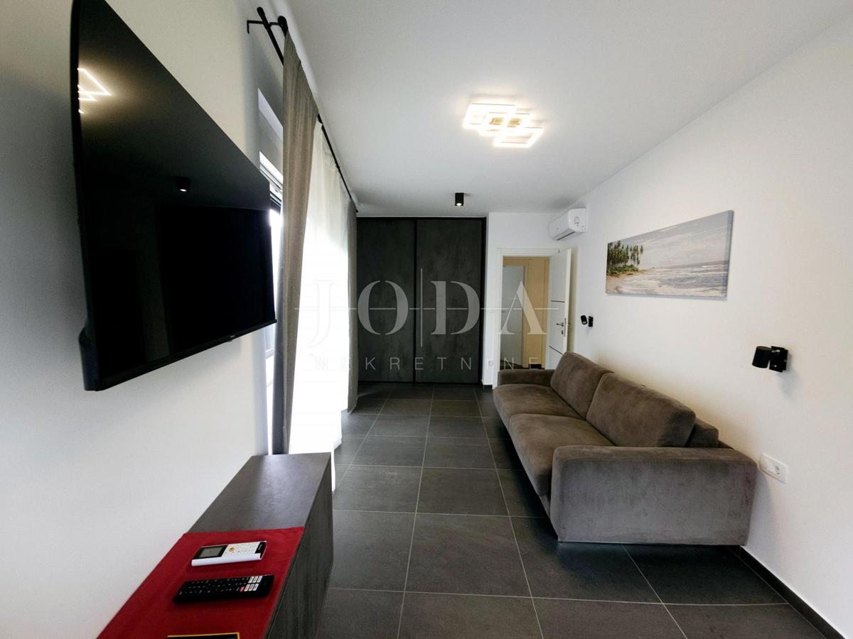 Casa bifamiliare in ottima posizione, Malinska centro