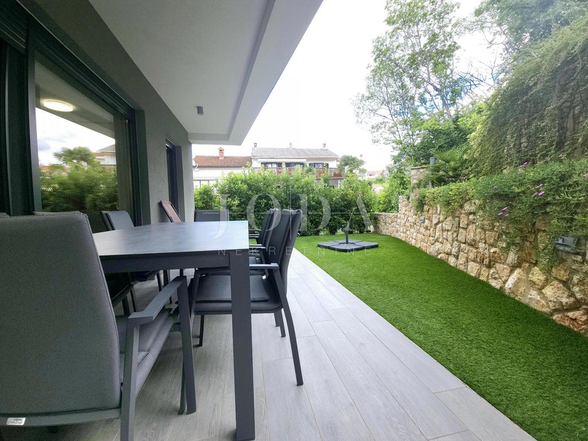 Casa bifamiliare in ottima posizione, Malinska centro