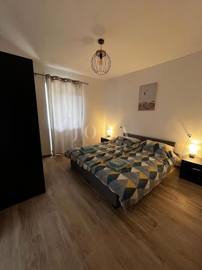 Casa in vendita vicino a Malinska, cinque appartamenti