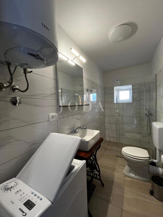 Casa in vendita vicino a Malinska, cinque appartamenti