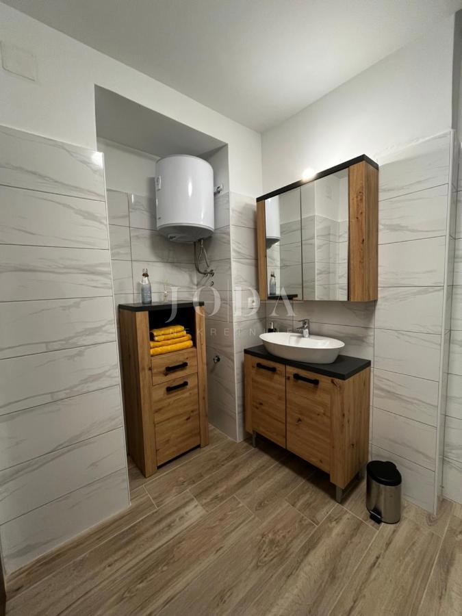 Casa in vendita vicino a Malinska, cinque appartamenti