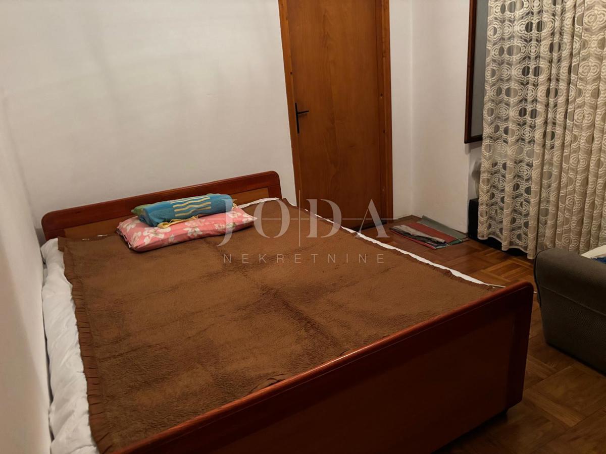 SENJ, casa con giardino nel centro della città