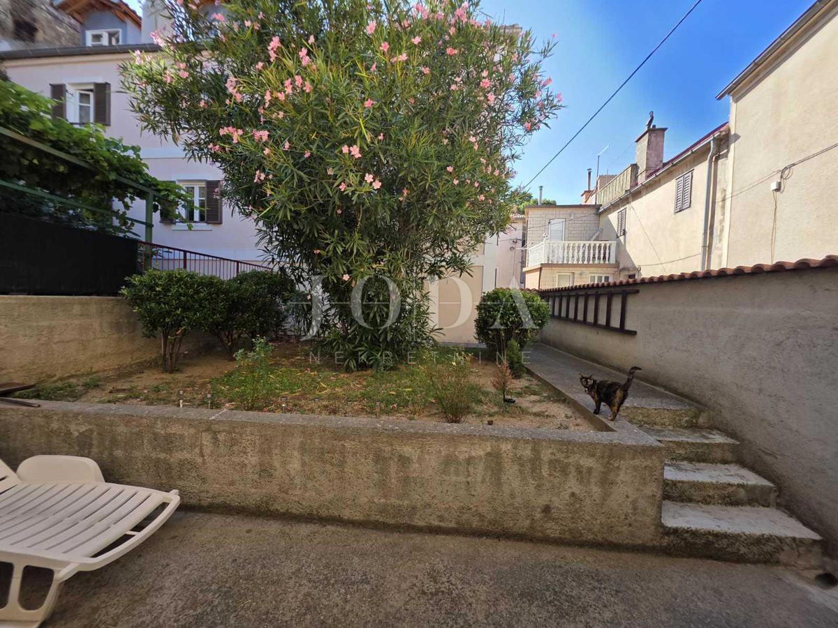 SENJ, casa con giardino nel centro della città