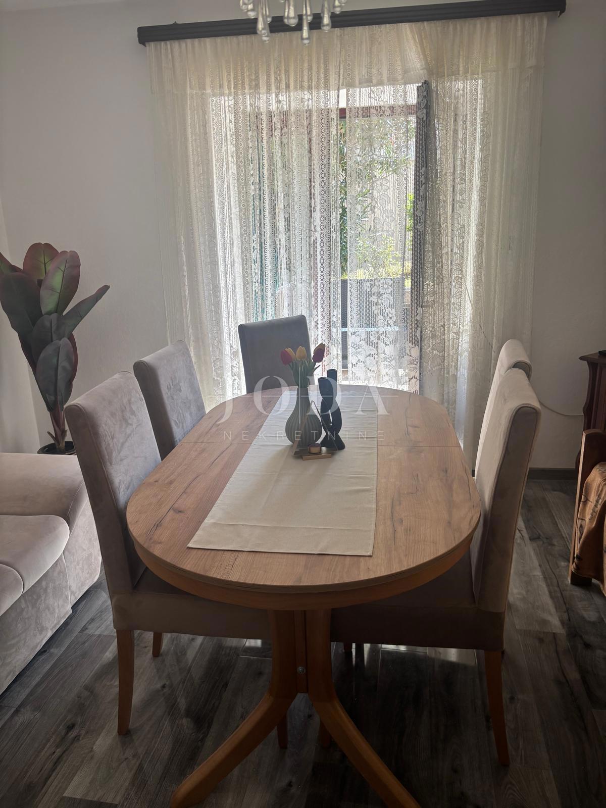 SENJ, casa con giardino nel centro della città