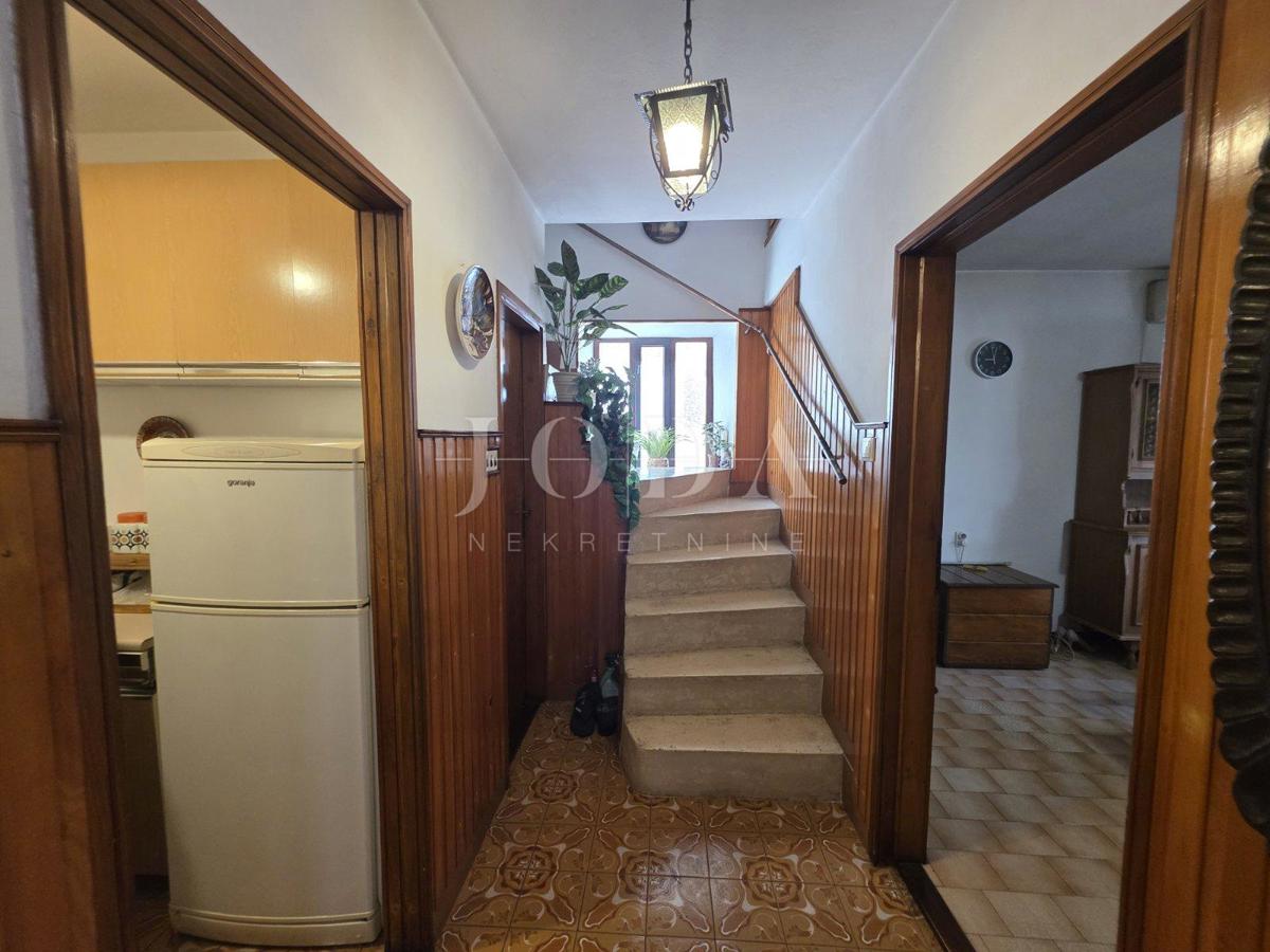 SENJ, casa con giardino nel centro della città