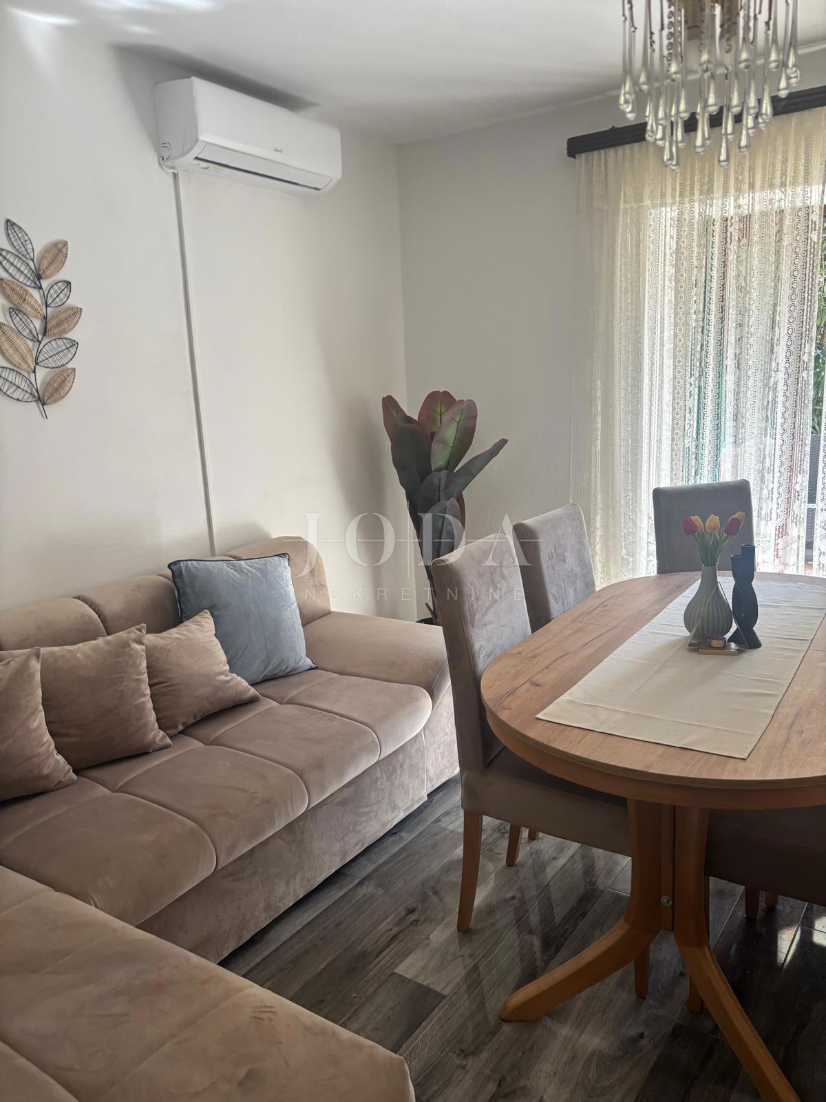 SENJ, casa con giardino nel centro della città