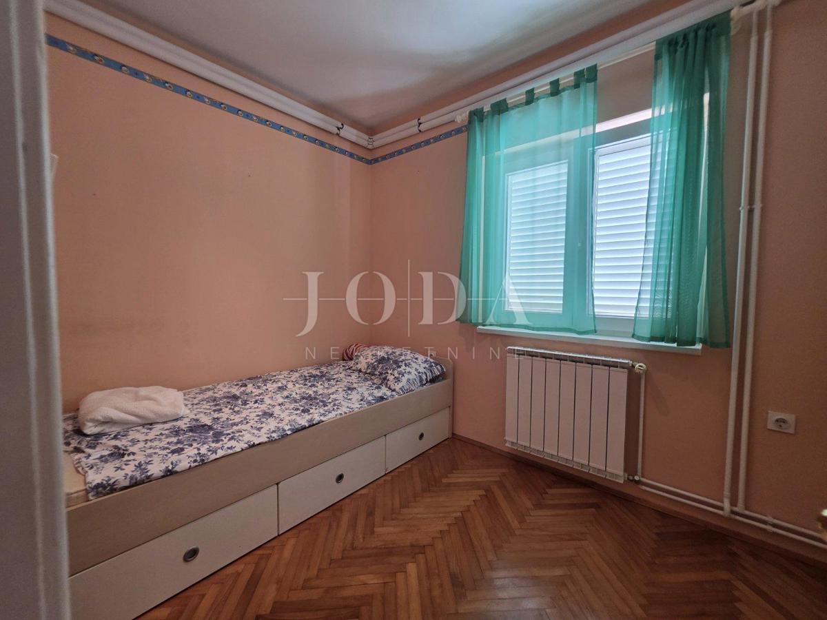 Crikvenica,  Tre unità abitative con giardino