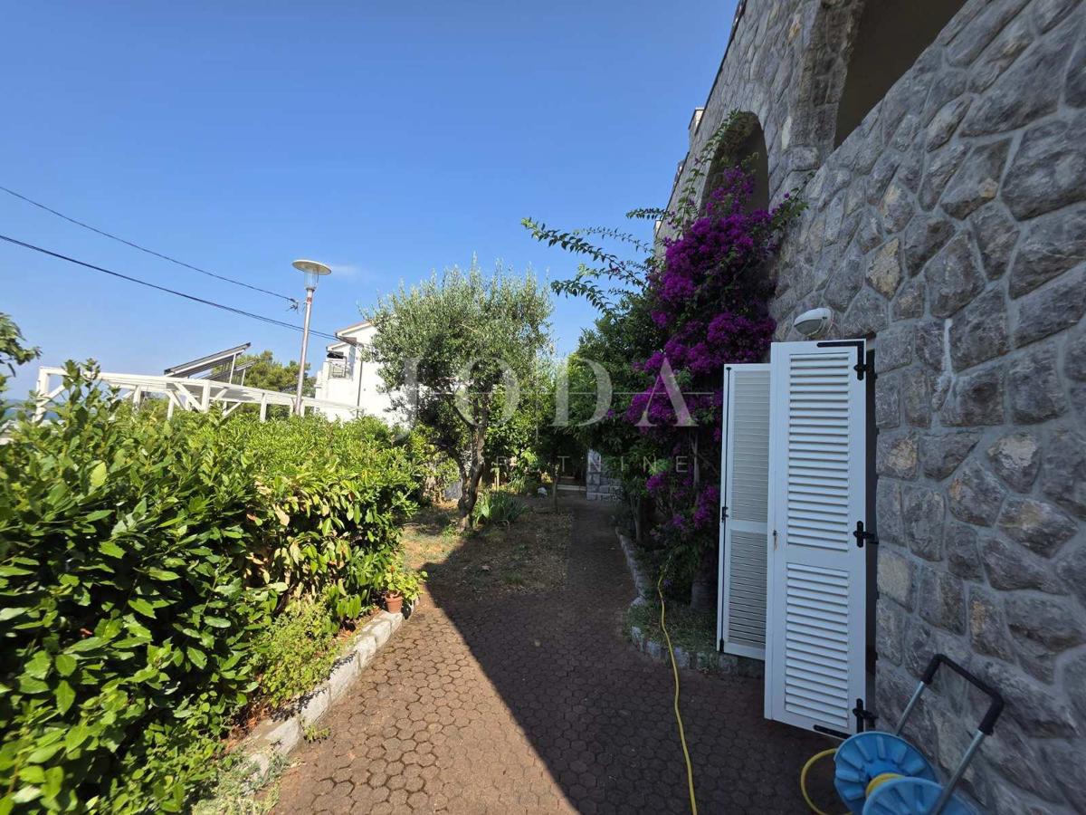 Crikvenica,  Tre unità abitative con giardino