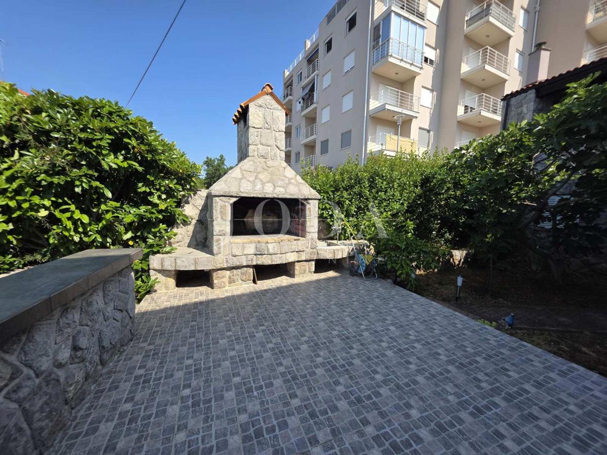 Crikvenica,  Tre unità abitative con giardino