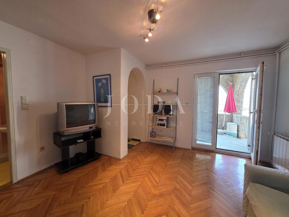 Crikvenica,  Tre unità abitative con giardino