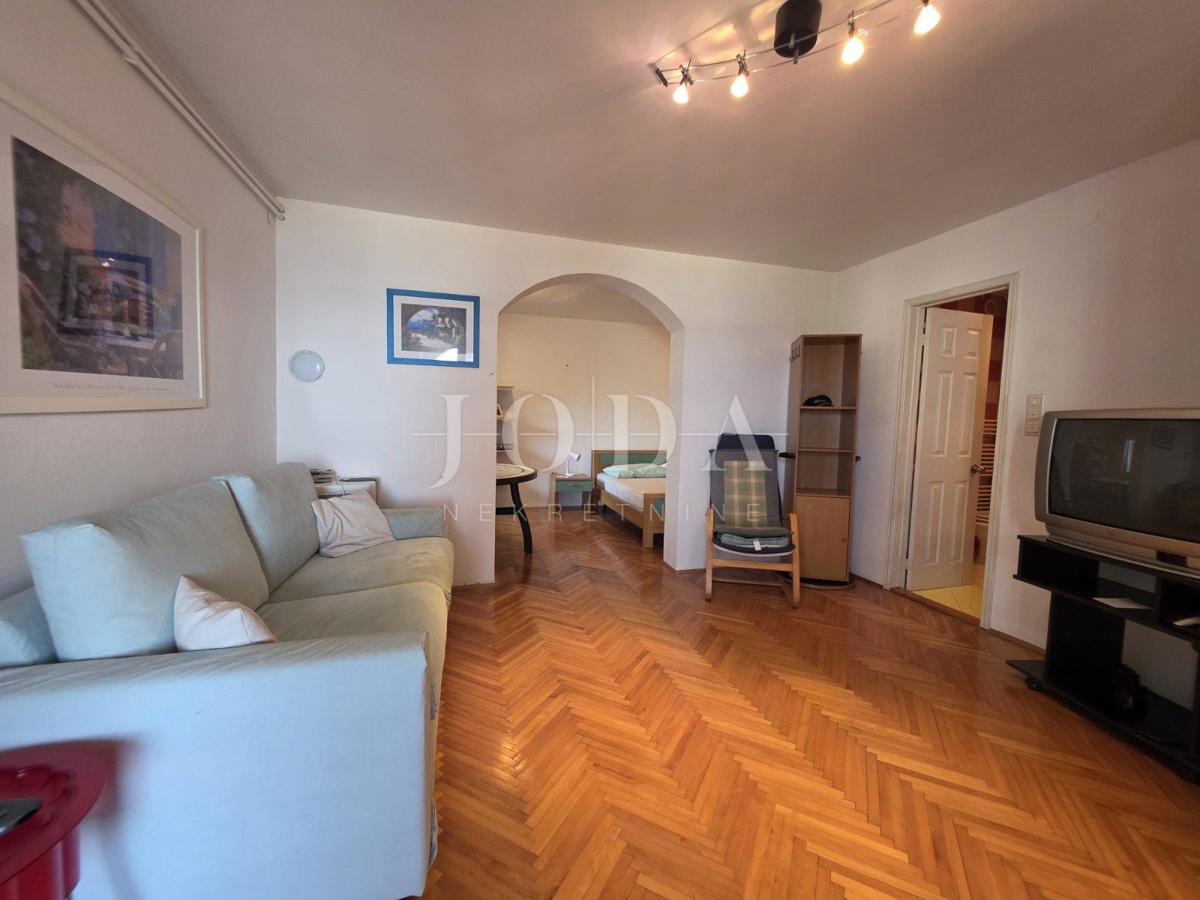 Crikvenica,  Tre unità abitative con giardino