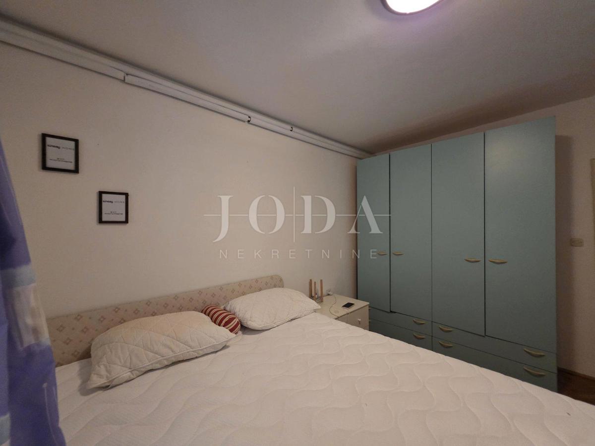 Crikvenica,  Tre unità abitative con giardino