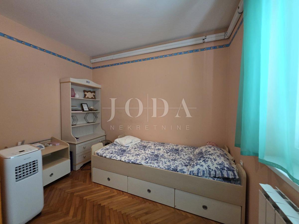 Crikvenica,  Tre unità abitative con giardino