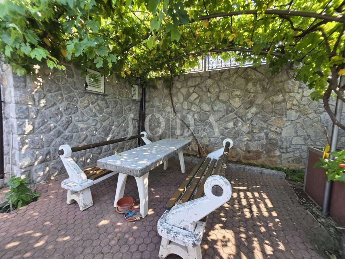 Crikvenica,  Tre unità abitative con giardino