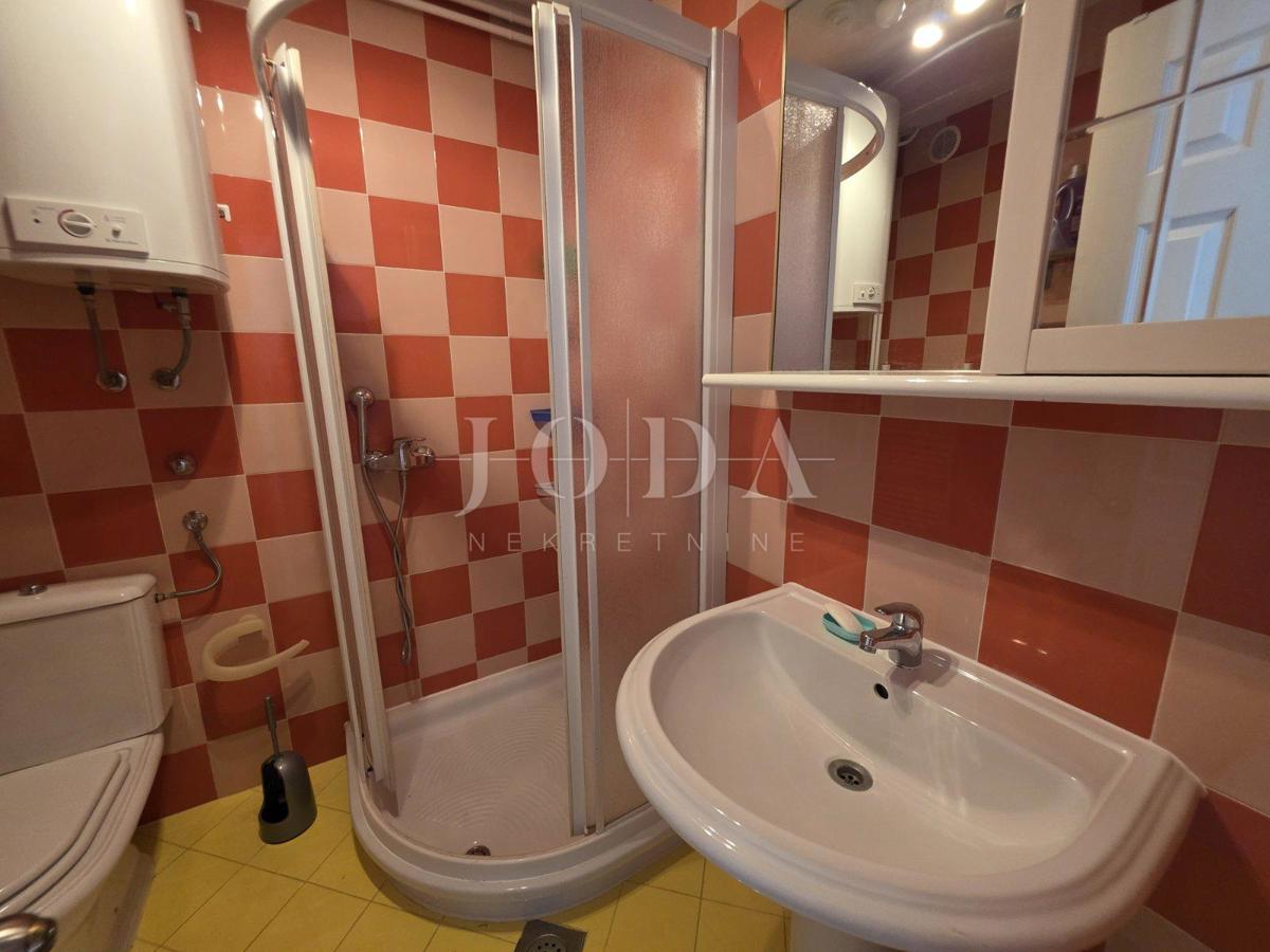 Crikvenica,  Tre unità abitative con giardino