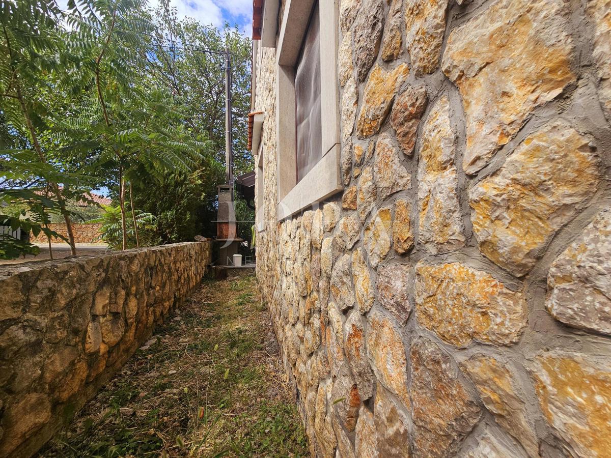 Casa con due appartamenti vicino a Malinska