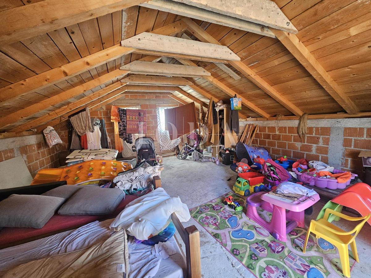 Casa con due appartamenti vicino a Malinska