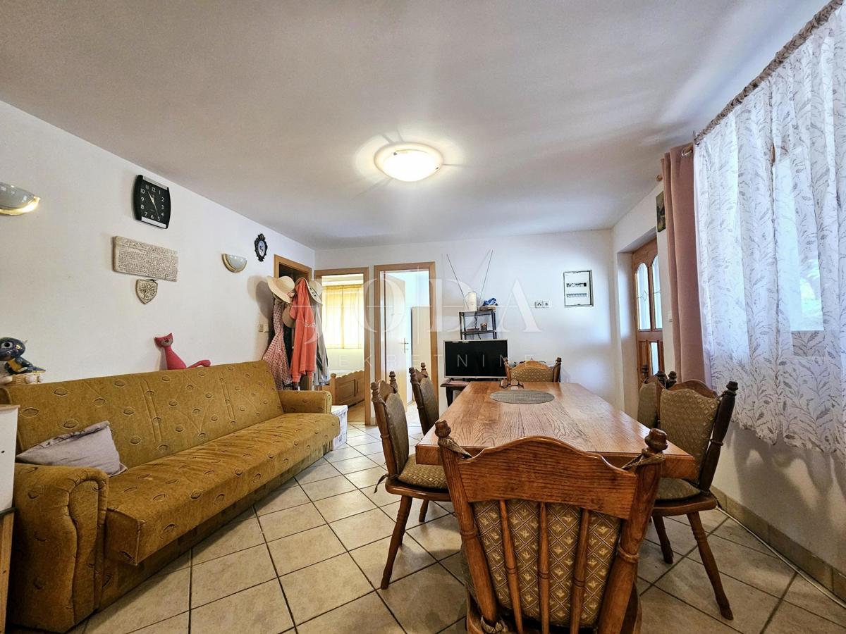 Casa con due appartamenti vicino a Malinska