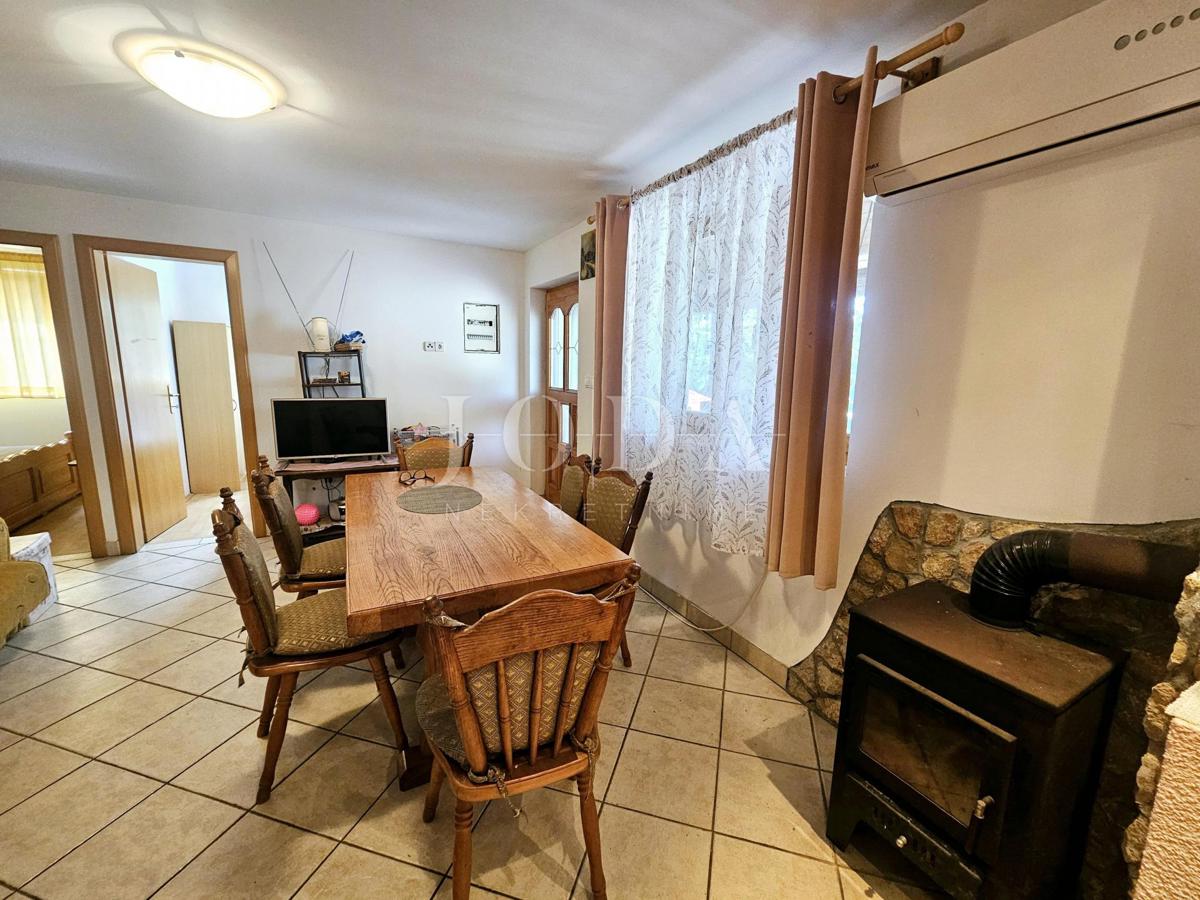 Casa con due appartamenti vicino a Malinska