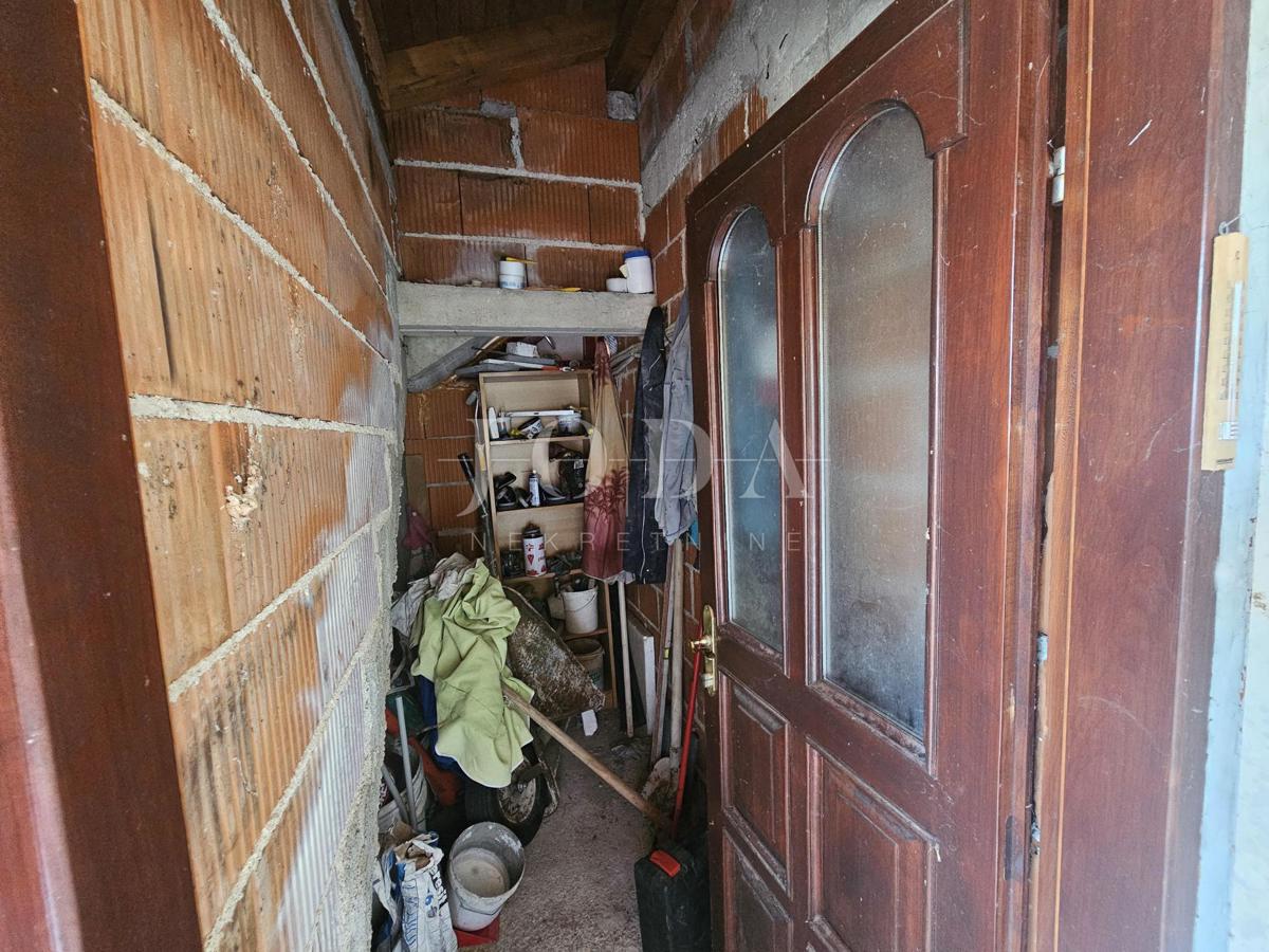 Casa con due appartamenti vicino a Malinska