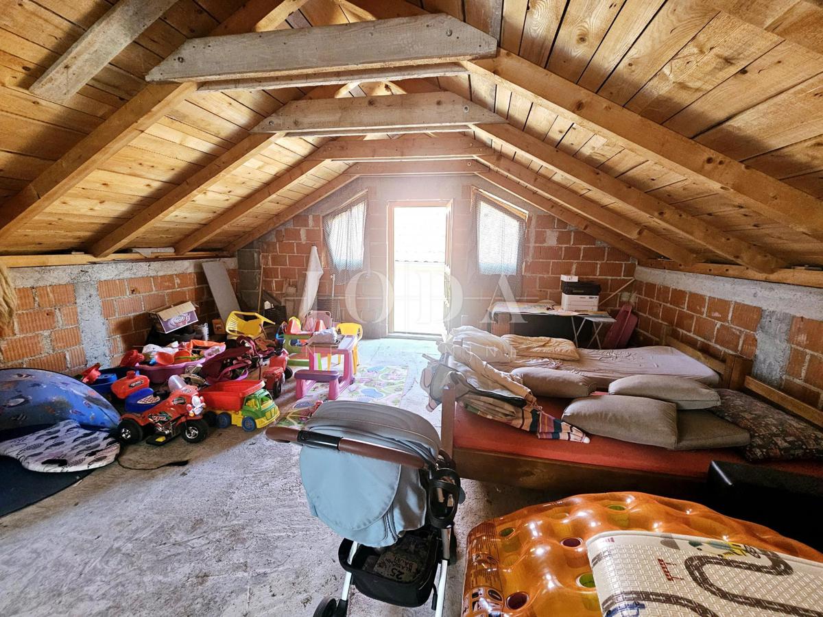 Casa con due appartamenti vicino a Malinska